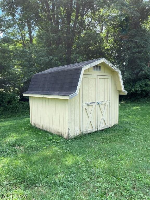 view of outbuilding featuring a yard