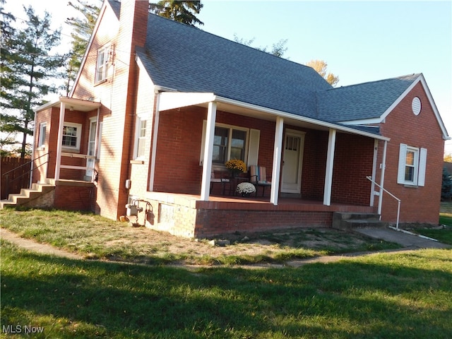 bungalow-style home featuring a front lawn and covered porch