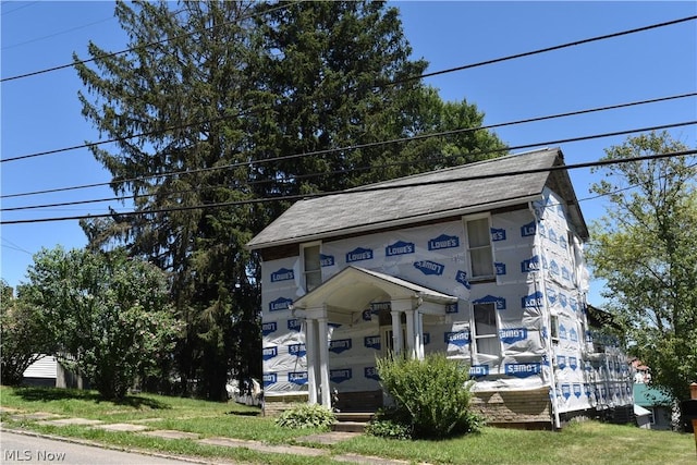 view of front of house featuring a front yard