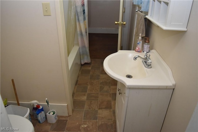 full bathroom featuring toilet, shower / bath combo, and vanity