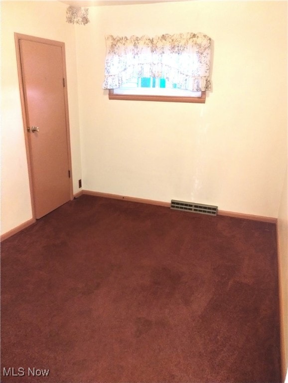 empty room featuring carpet