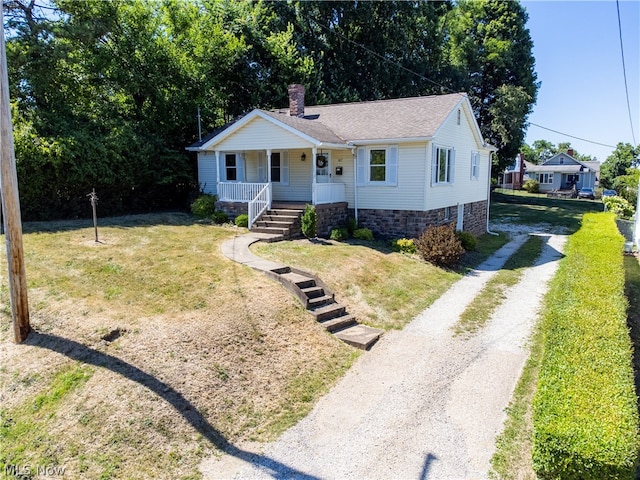 view of front facade featuring covered porch and a front yard