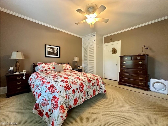 bedroom featuring a closet, ceiling fan, crown molding, and carpet