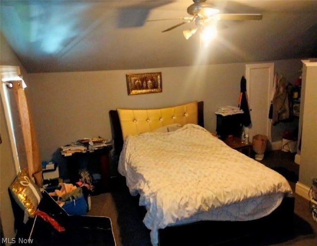 bedroom with ceiling fan