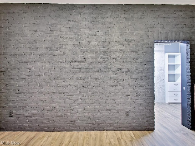 interior details with hardwood / wood-style floors