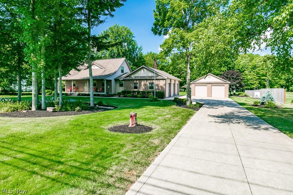 ranch-style house with a front yard