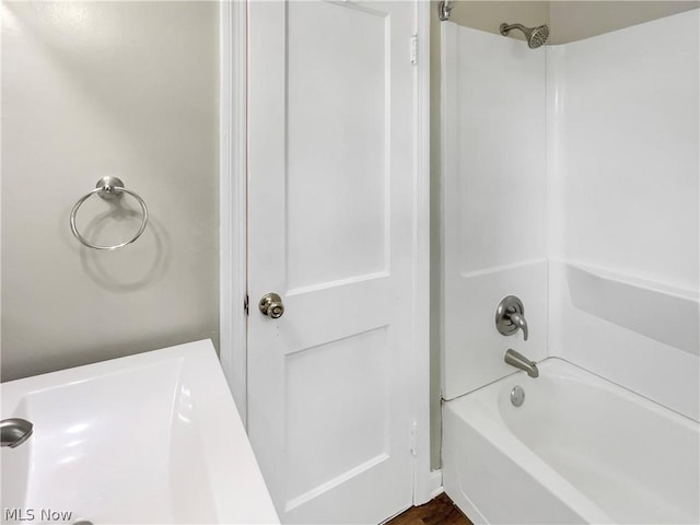 bathroom featuring shower / bath combination