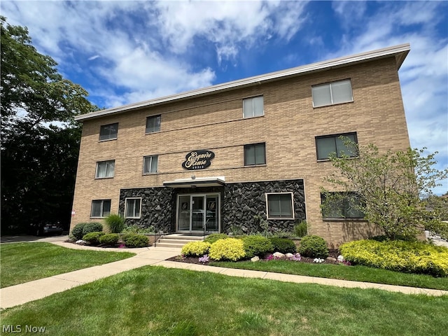 20312 Lorain Rd Unit 204, Fairview Park OH, 44126, 1 bedrooms, 1 bath condo for sale