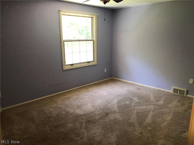 carpeted empty room featuring ceiling fan