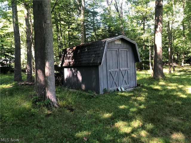 view of outbuilding featuring a yard