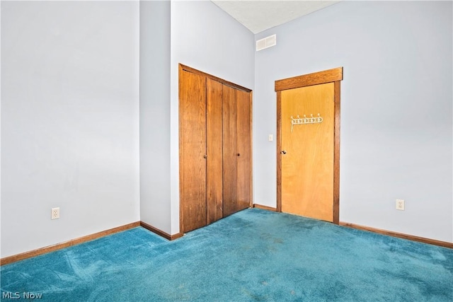 unfurnished bedroom with carpet flooring and a closet