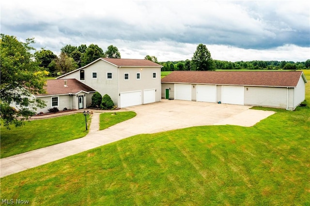 view of front of home featuring a garage and a front yard