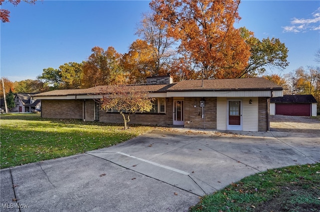 ranch-style home featuring a front yard