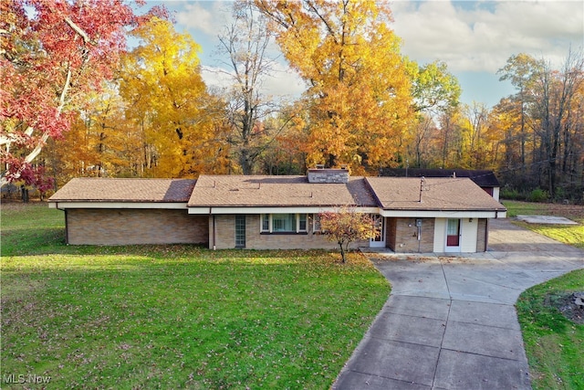 ranch-style house with a front yard