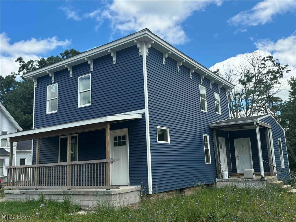 view of front of home with covered porch