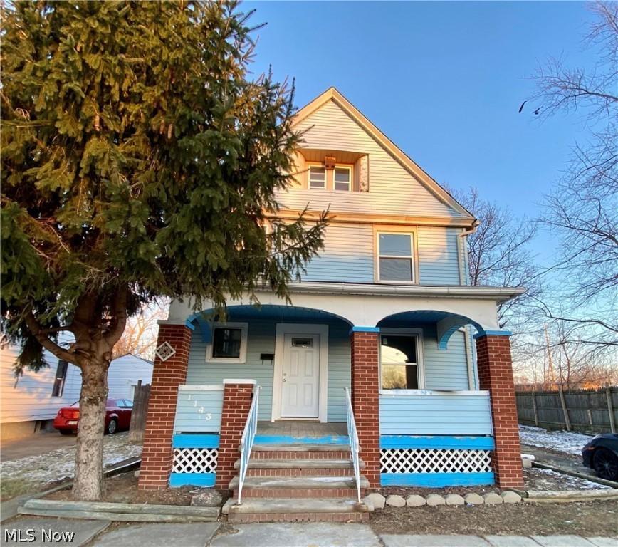 view of front of home featuring a porch