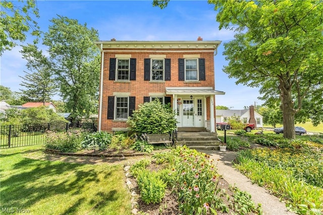 view of front facade featuring a front lawn