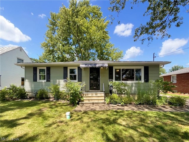 ranch-style house featuring a front yard