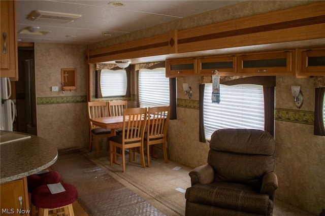 dining space with visible vents and wallpapered walls