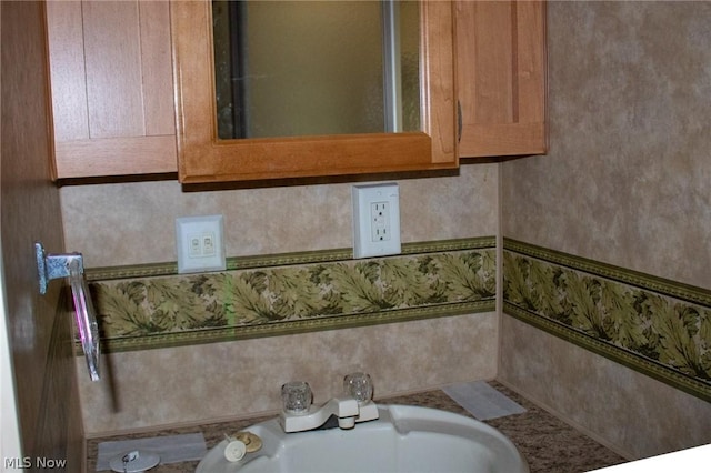 bathroom featuring a sink