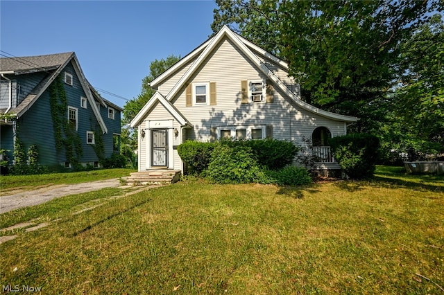 view of front of house with a front yard