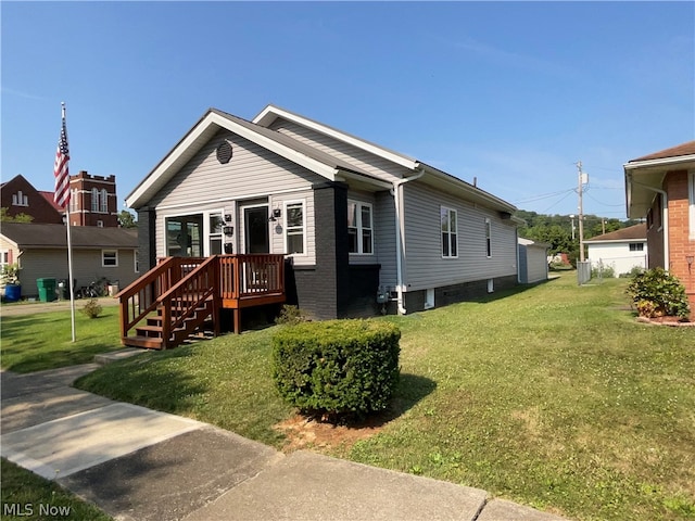 view of front facade featuring a front yard