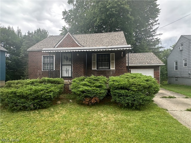 view of front of property featuring a garage and a front yard