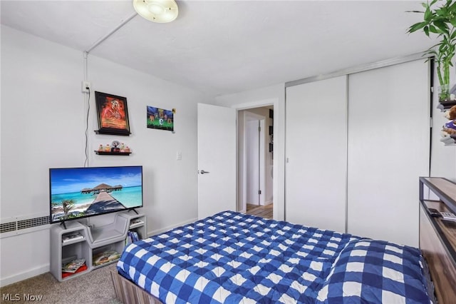 bedroom with carpet flooring and a closet