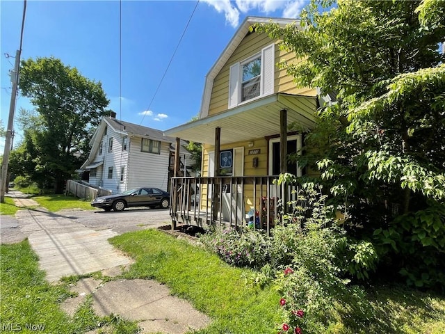 view of front of home featuring a porch