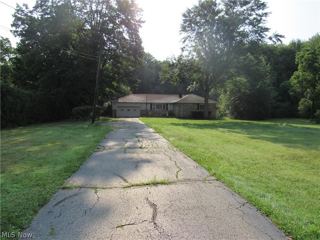 view of front facade with a garage and a front yard