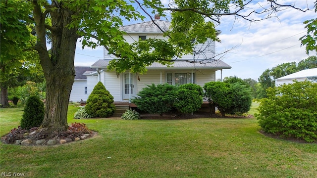 view of front of house featuring a front yard