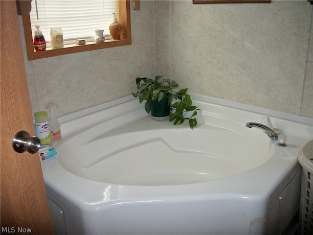 bathroom featuring a bathing tub