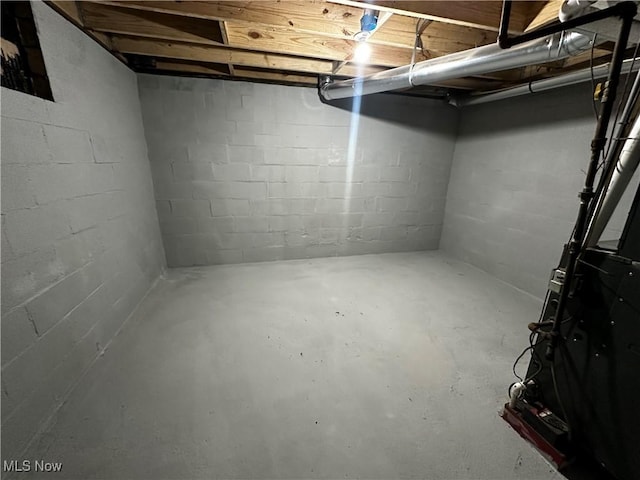 442 Washington St, Salem, OH 44460 - unfinished below grade area featuring concrete block wall