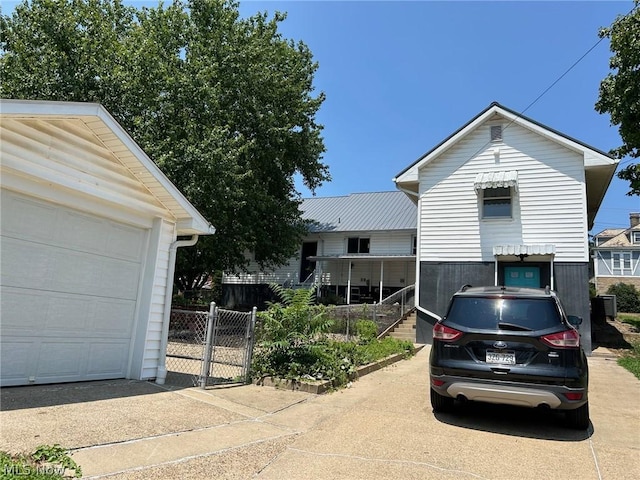 view of front of property