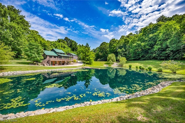 view of swimming pool with a lawn