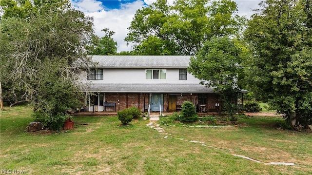 view of front of house featuring a front yard