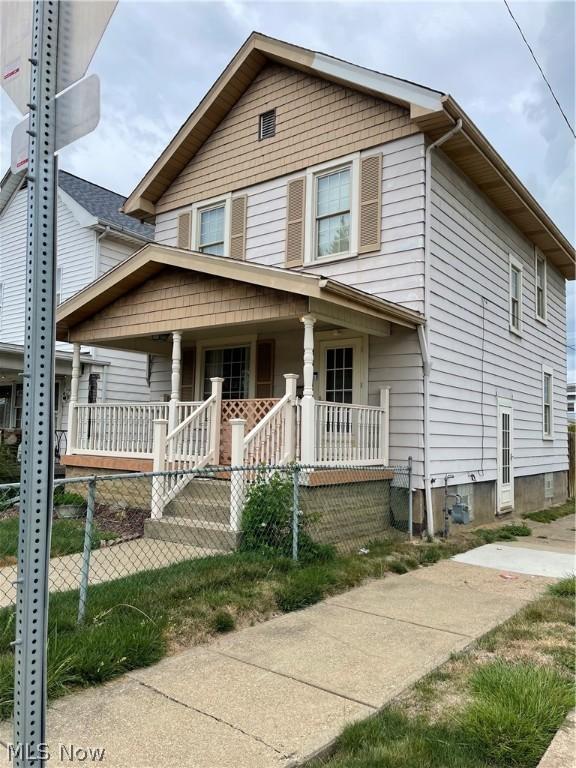 view of front facade with covered porch