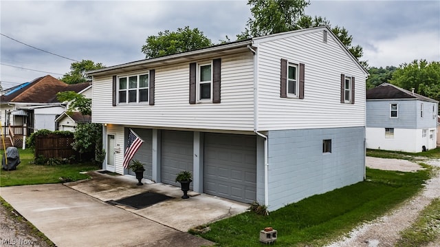 view of front facade with a garage