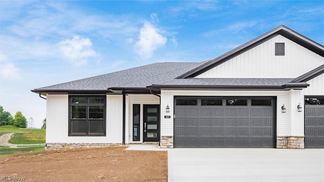 view of front facade featuring a garage