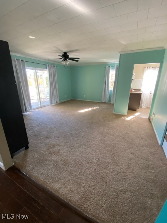 carpeted empty room featuring ceiling fan