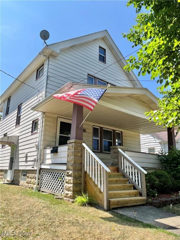 view of front facade with covered porch