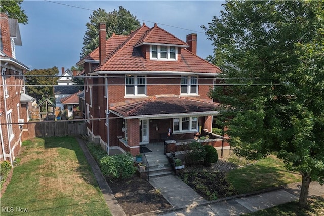 view of front of house with a front yard