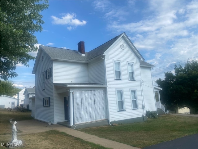 view of front of home with a front yard