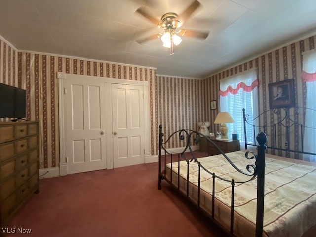 bedroom featuring carpet floors, ceiling fan, and a closet