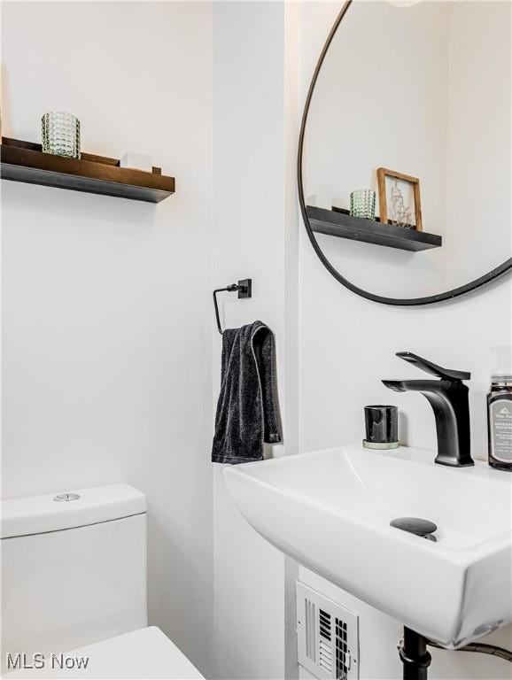 bathroom featuring a sink and toilet