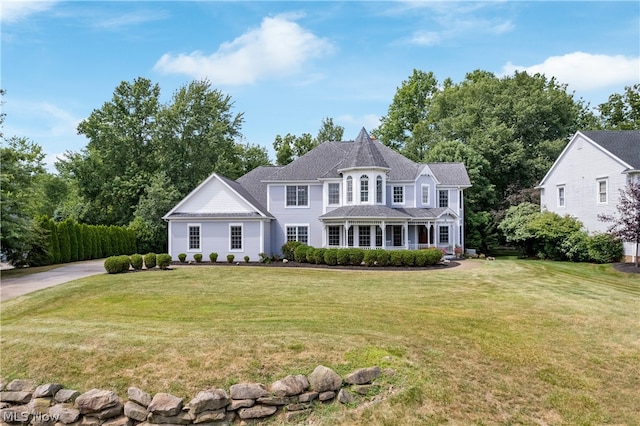 view of front of house featuring a front yard