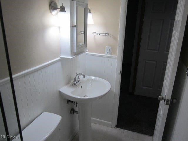 bathroom featuring toilet