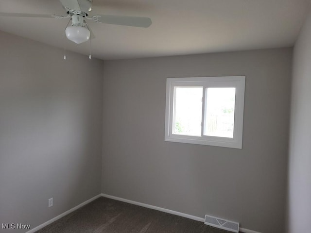 carpeted empty room featuring ceiling fan