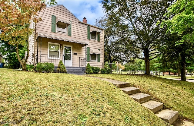 view of front facade with a front lawn