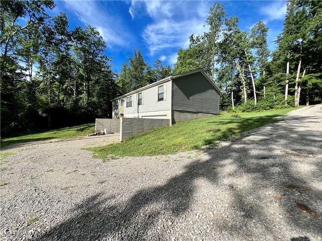 view of side of property featuring a lawn